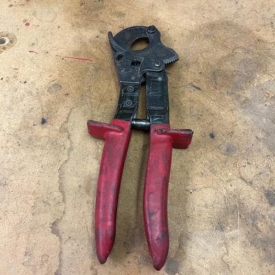 Klein Havens Grip, Klein Ratcheting Cable Cutter & Klein Lineman’s Pliers (B1- MG)