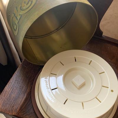 KitchenMaid Microwave Trays w/ Vintage Cake Cover