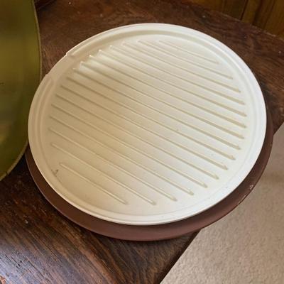 KitchenMaid Microwave Trays w/ Vintage Cake Cover