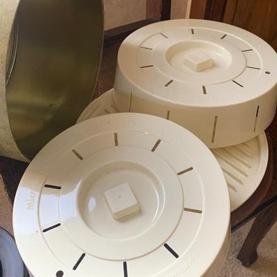 KitchenMaid Microwave Trays w/ Vintage Cake Cover