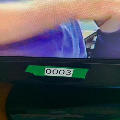 Samsung 32” Flat Screen Television w remote