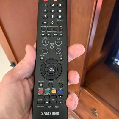 Samsung 32” Flat Screen Television w remote