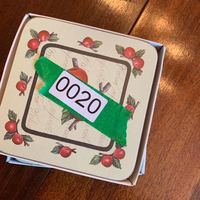 FOU SETS Clean Pimpernel Hard Cardboad Backed Place Mats + Coasters