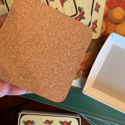 FOU SETS Clean Pimpernel Hard Cardboad Backed Place Mats + Coasters