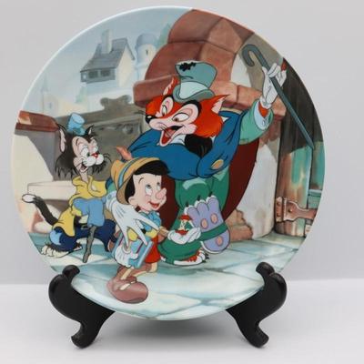 Knowles DISNEY "Pinocchio" with Certificate of Authenticity & Box