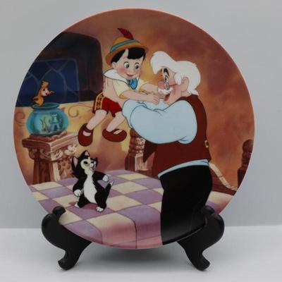 Knowles DISNEY "Pinocchio" with Certificate of Authenticity & Box