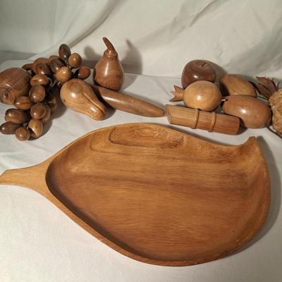 A Delicious Grouping of Wooden Fruit, Leaf Tray & Signed Vase (DR-SD)