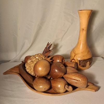 A Delicious Grouping of Wooden Fruit, Leaf Tray & Signed Vase (DR-SD)