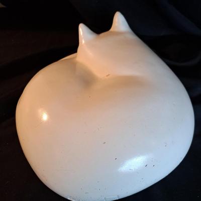 Mid-Century AMR White Dozing Cat Sculpture (DR-SD)