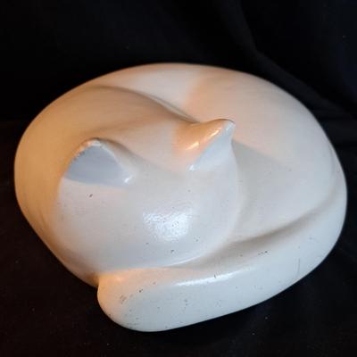 Mid-Century AMR White Dozing Cat Sculpture (DR-SD)