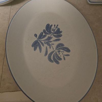 Pfaltzgraff Yorktowne serving dish