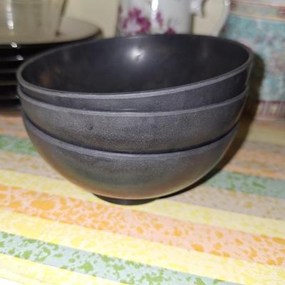 3 melamine bowls