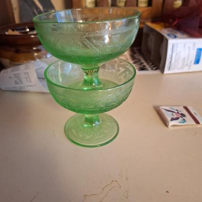 Champagne/Tall Sherbet Cloverleaf Green