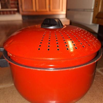 Red enamaled Pasta cooker/Lid is Strainer