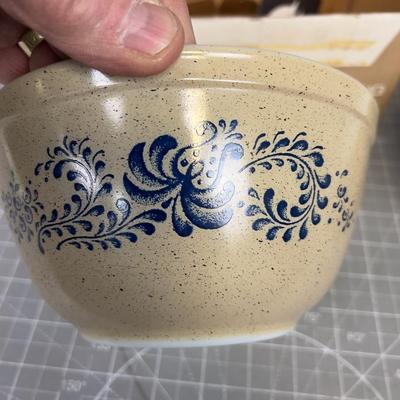 2 Piece PYREX Mixing Bowl Set 