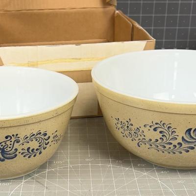2 Piece PYREX Mixing Bowl Set 