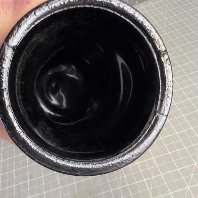 Black Glass Head, Décor' 