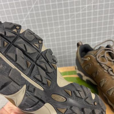 Men's OBOZ hiking Shoes Sze 11.5