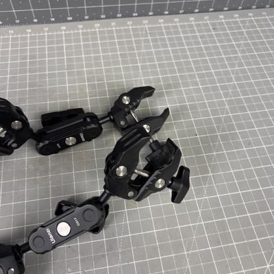 2 Ulanzi Clamps 