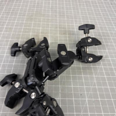 2 Ulanzi Clamps 