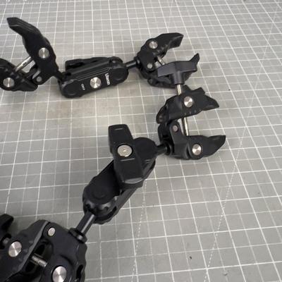 2 Ulanzi Clamps 