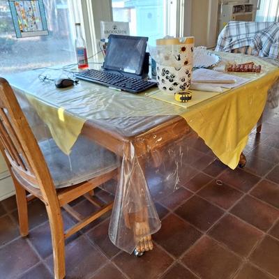 Clawfoot Dinette w/ 3 chairs