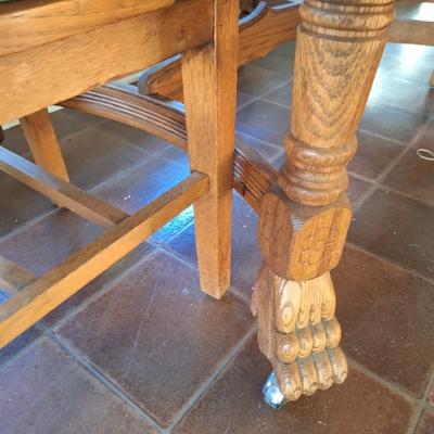 Clawfoot Dinette w/ 3 chairs