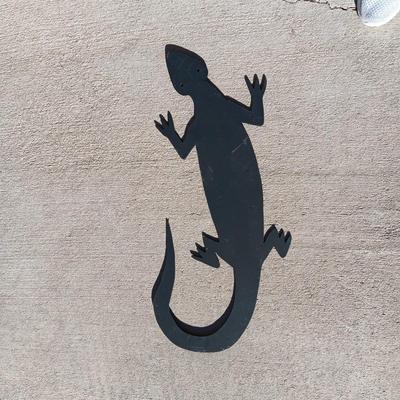 HEAVY IRON 32" GECKO INDOOR/OUTDOOR WALL DECOR