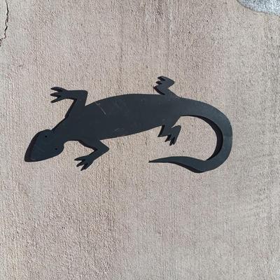 HEAVY IRON 32" GECKO INDOOR/OUTDOOR WALL DECOR