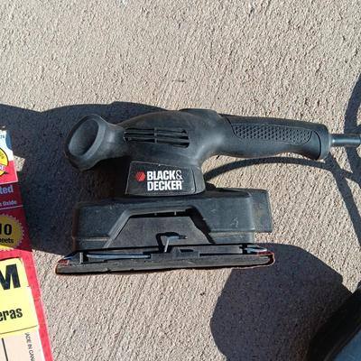 1/4 SHEET SANDER W/SANDPAPER AND A JIGSAW WITH BLADES