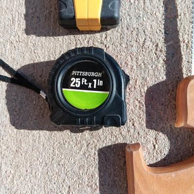 TRISCANNER PRO, TAPE MEASURE, HAND SAW, SMALL LEVEL AND MORE
