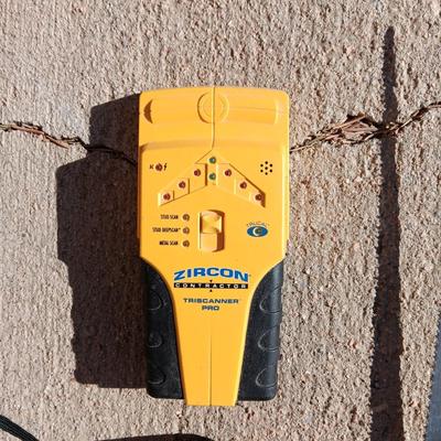 TRISCANNER PRO, TAPE MEASURE, HAND SAW, SMALL LEVEL AND MORE