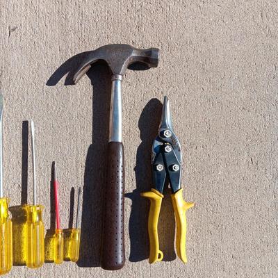 SCREWDRIVERS, WIRE CUTTERS, SNIPS AND A HAMMER