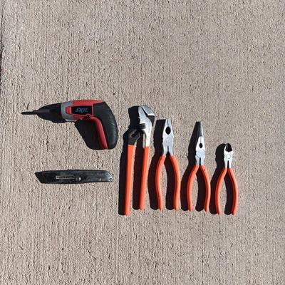 WRENCH SET, SKIL RECHARGEABLE SCREWDRIVER AND BOX CUTTER