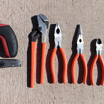WRENCH SET, SKIL RECHARGEABLE SCREWDRIVER AND BOX CUTTER
