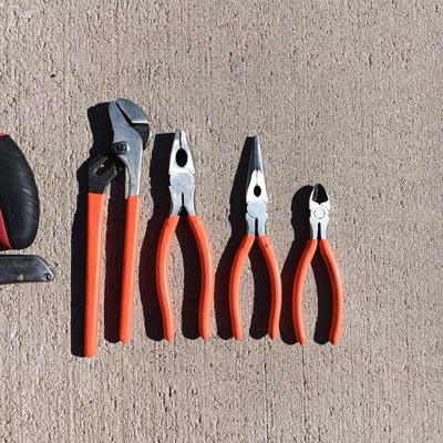 WRENCH SET, SKIL RECHARGEABLE SCREWDRIVER AND BOX CUTTER