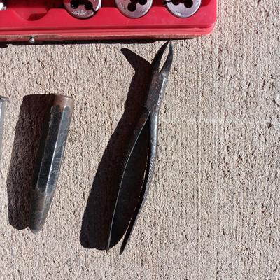 TAP AND ROUND DIE SET, AWLS AND WIRE CUTTERS