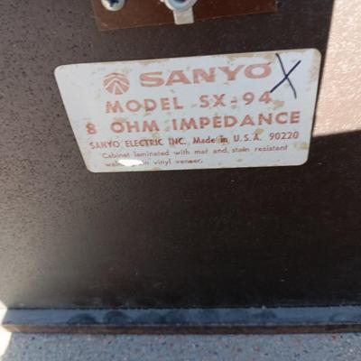 SONY AM/FM STEREO RECEIVER AMPLI-TUNER STR-D390 W/REMOTE AND PAIR OF SANYO SPEAKERS