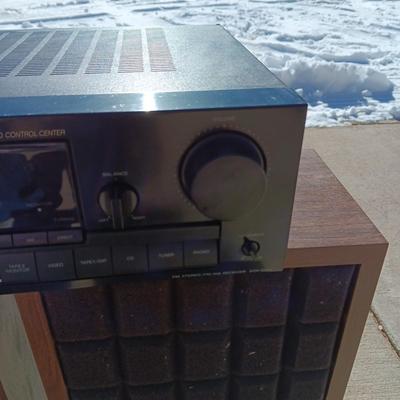 SONY AM/FM STEREO RECEIVER AMPLI-TUNER STR-D390 W/REMOTE AND PAIR OF SANYO SPEAKERS