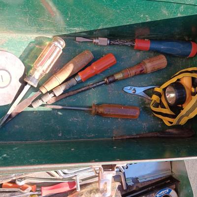 NICE TURNER METAL TOOL BOX WITH SHELF AND SOME HAND TOOLS