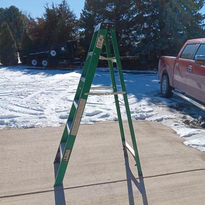 6 FOOT GORILLA LADDERS FIBERGLASS LADDER