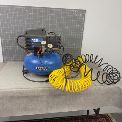 4 Gallon Air Compressor comes with Air Hose. 
