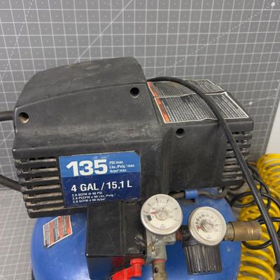4 Gallon Air Compressor comes with Air Hose. 