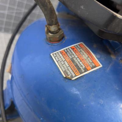 4 Gallon Air Compressor comes with Air Hose. 
