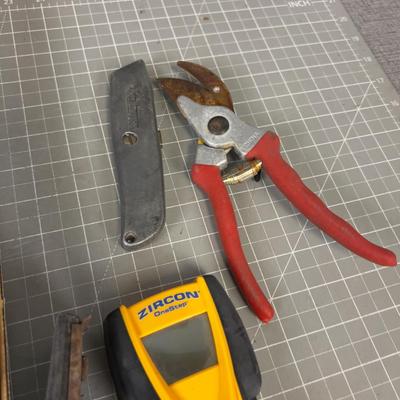 Mixed lot of Tools: Blades, Saws, Hammer