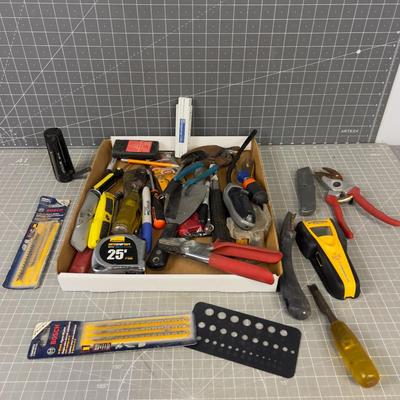 Mixed lot of Tools: Blades, Saws, Hammer