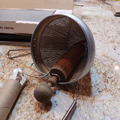 ELECTRIC KNIFE, SALTON FOOD WARMER AND MISMATCHED COOKWARE