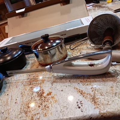 ELECTRIC KNIFE, SALTON FOOD WARMER AND MISMATCHED COOKWARE