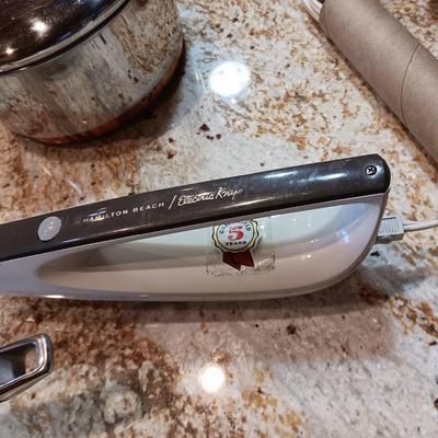 ELECTRIC KNIFE, SALTON FOOD WARMER AND MISMATCHED COOKWARE