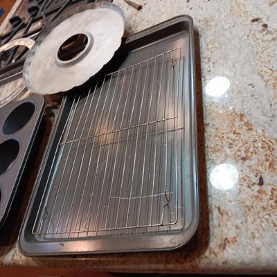 BAKEWARE AND A CUTTING BOARD